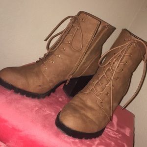 Heeled boots Only worn once